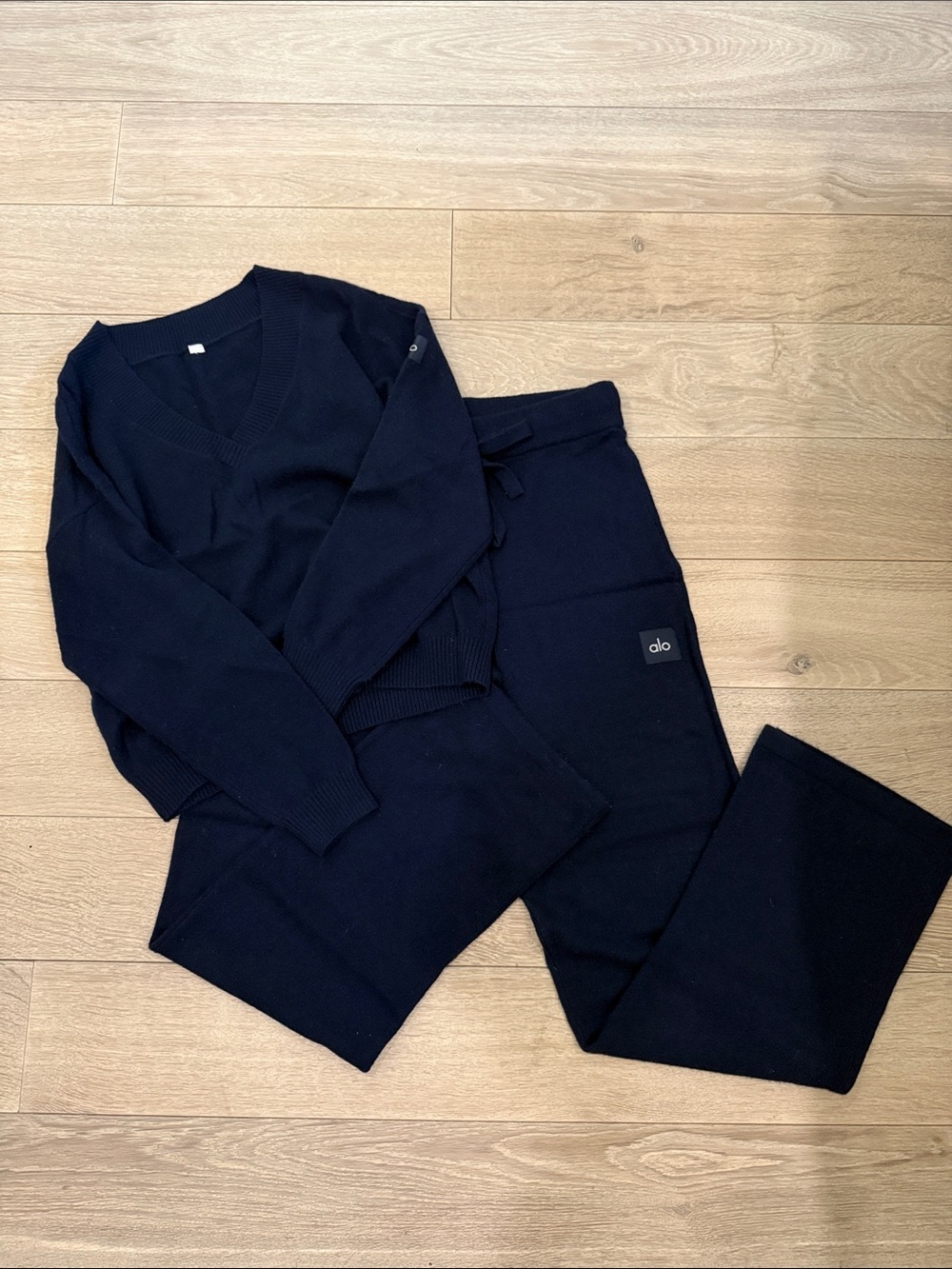 Alo cashmere set navy